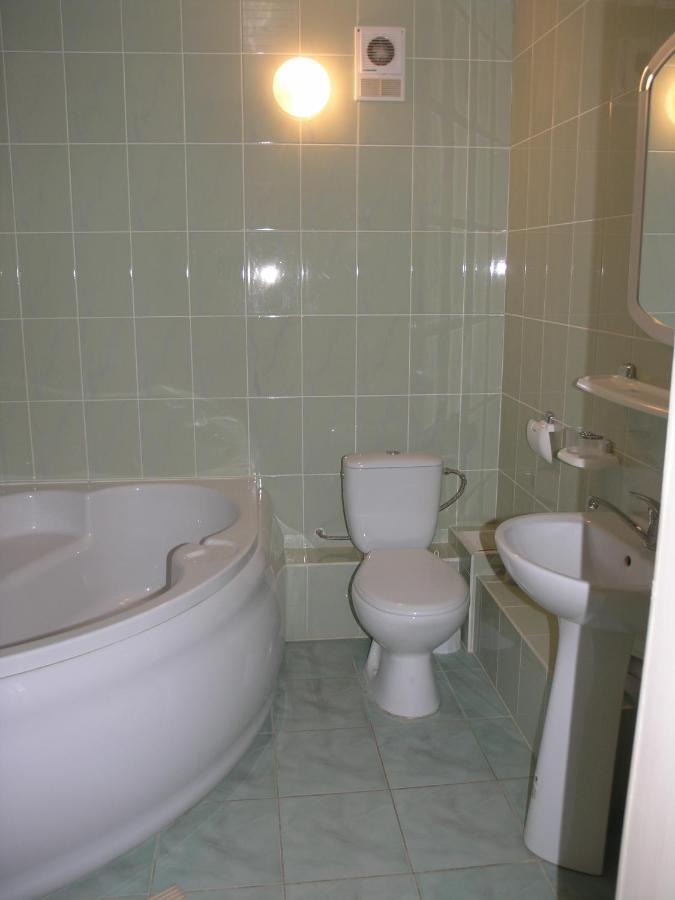 Hotel Banderstadt Iwano-Frankiwsk Zimmer foto